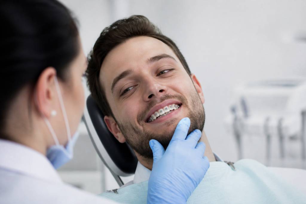 Mutuelle santé et orthodontie adulte : quelles prises en charge pour corriger son sourire ?
